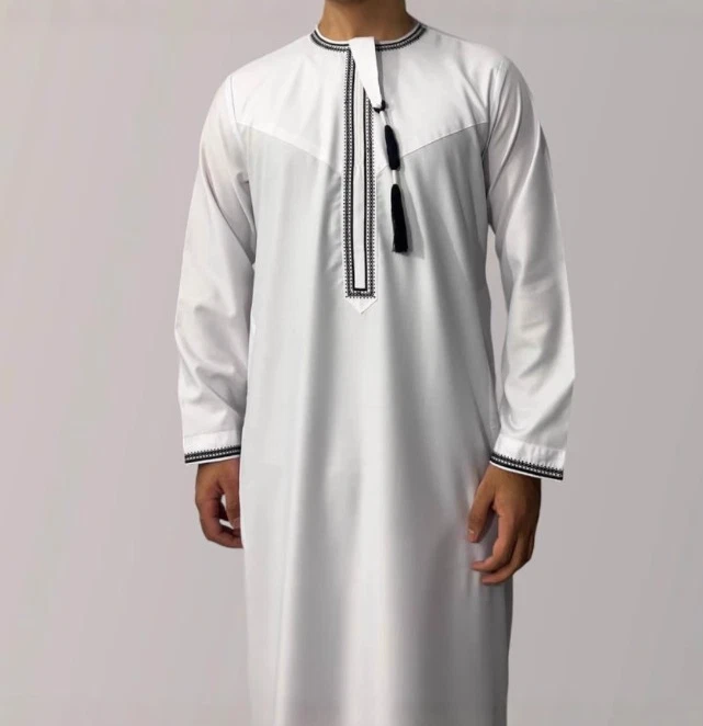 Premium Brillante Satén Thobe Omaní Estilo Emiratí Brillante Jubba Kaftan para Hombres Musulmanes Foto 3 de 4