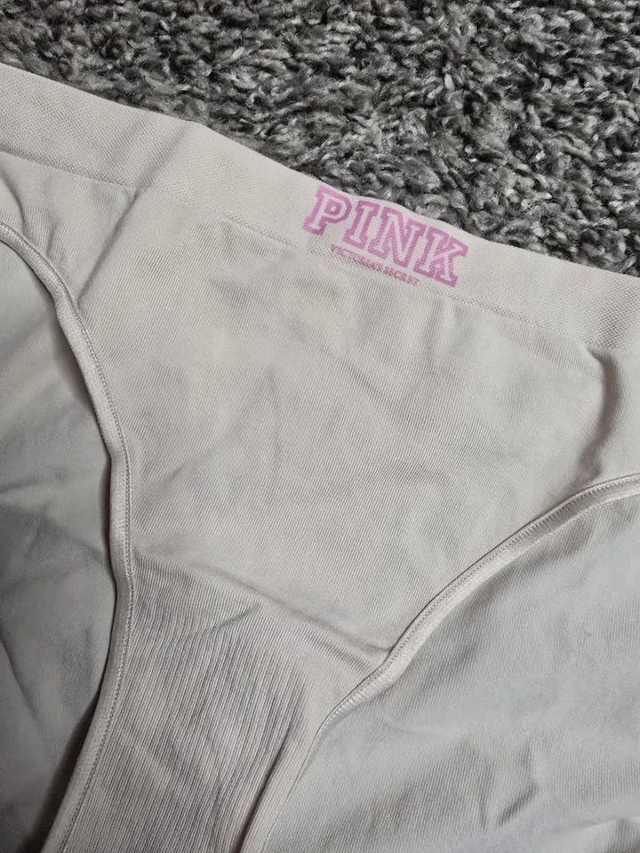 NOVA Calcinha de Biquíni Victoria's Secret VINTAGE ROSA Yoga Sem Costura MÉDIA - Imagem 2 de 4