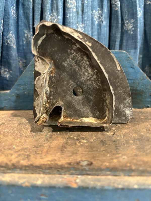Antique Dark Tin Cat Cookie Cutter Nice Handle Primitive American Find