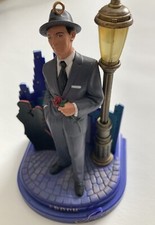 Frank Sinatra Bradford Ornament Sings&rdquo;Young At Heart &ldquo; Lighted Lamp Post