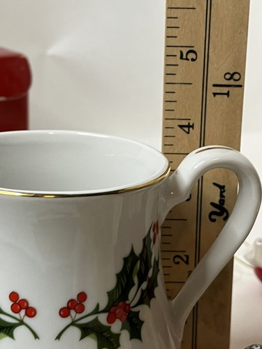 Christmas Holly Berry Creamer & Sugar Bowl Set Porcelain Hand Decorated VTg. - Picture 8 of 14