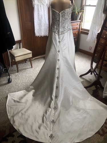 Casablanca wedding dress size 14 Ivory & Silver Embellishments dress with train - Picture 8 of 21