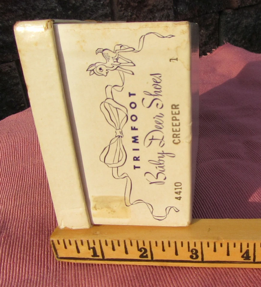 复古修剪脚小鹿娃娃鞋服装原创广告展示盒 — 第 3/4 张图片