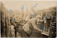 HANDGRANATEN STURMTRUPP GASMASKEN ANGRIFF GUMMIMASKE PICKELHAUBE FOTO 1915 1916