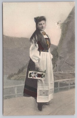 Norwegen Tracht Mädchen Hardanger Bunad Volkskleidung Mittet Kunstkarte