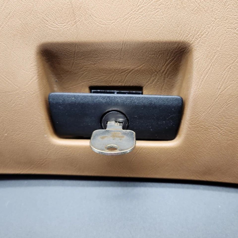 BMW 528e 1982-1988 compartimento de guantes bronceado reemplazo beige perla 51161912006 Foto 3 de 4