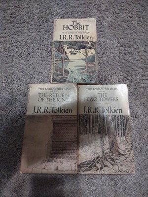 LOT 3 PB Books Lord of the Rings Two Towers & Return of the King & The Hobbit 