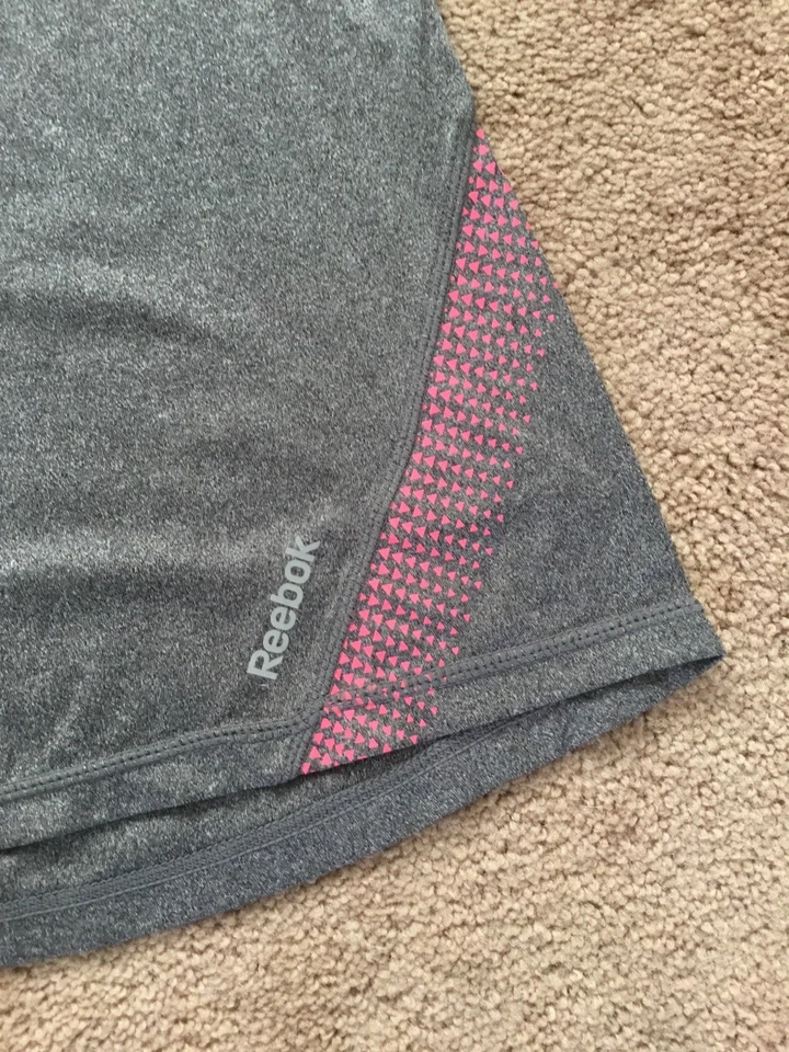 Tênis Reebok Feminino Manga Curta Decote V M Cinza Rosa Yoga Corrida Novo - Imagem 3 de 4