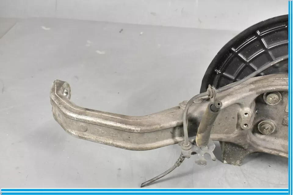 14-22 Maserati Ghibli SQ4 Front Right Side Spindle Knuckle Hub 670004762 OEM