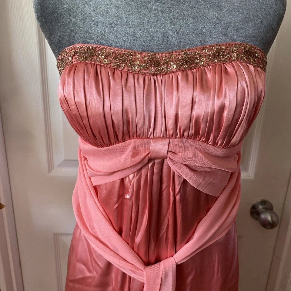 Vestido Nicole Miller Talla 4 Rosa Cremallera Espalda Sin Tirantes En Capas Lentejuelas Cinta Foto 2 de 4