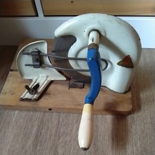 BRUNNER : Alte Brotschneidemaschine, manuell mit Handkurbel, Landhaus