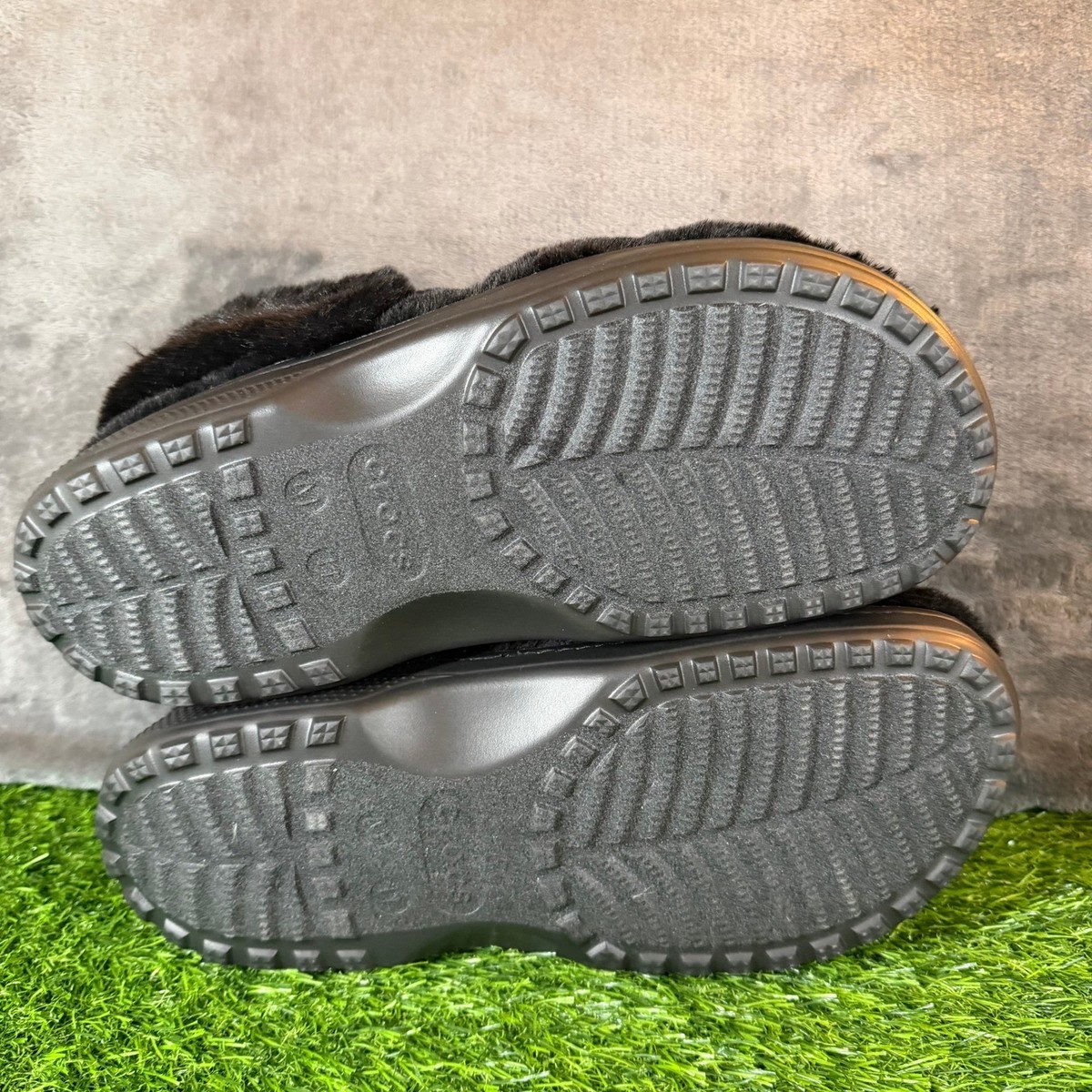 Crocs Classic Unforgettable Clog Black Faux Fur Fuzzy Mens  display picture 1