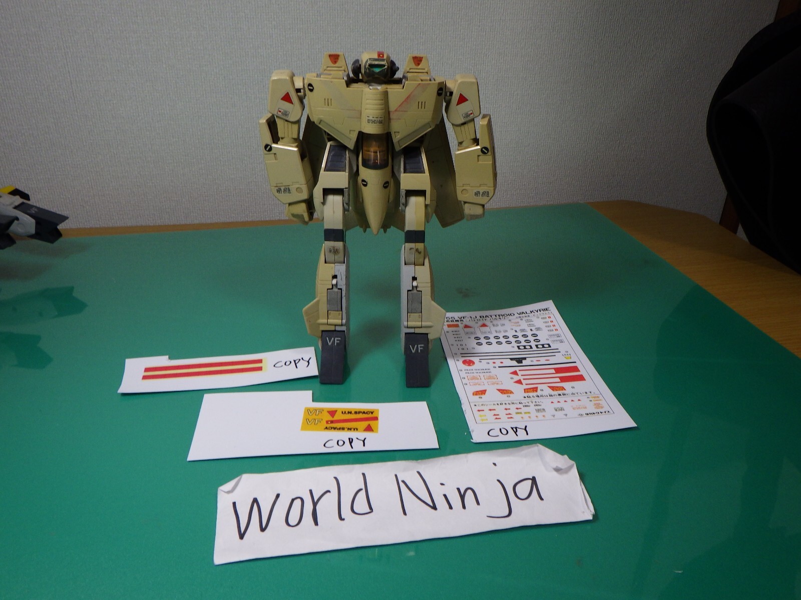 Used Macross Robotech TAKATOKU 1/55 VF-1J Valkyrie VARIABLE FIGHTER No Box  Japan