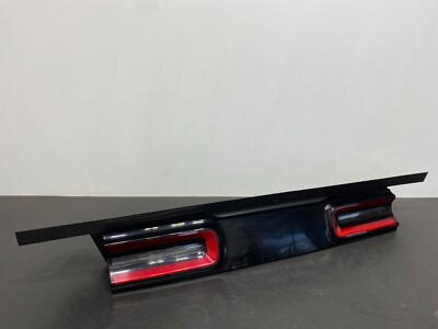 2019 DODGE CHALLENGER HELLCAT REDEYE OEM CENTER TAIL LIGHT TRUNK LIGHT USED