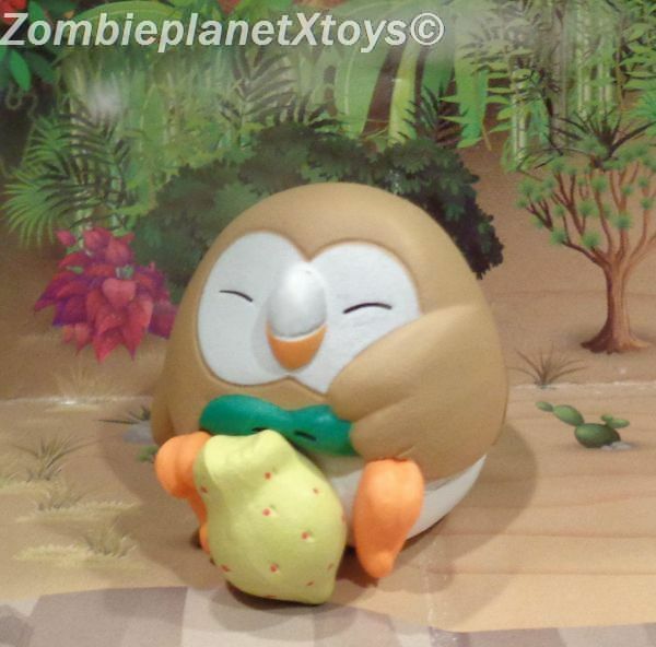POKEMON ROWLET FIGURE EATING FRUIT TAKARA TOMY Mini Plastic Toy NINTENDO