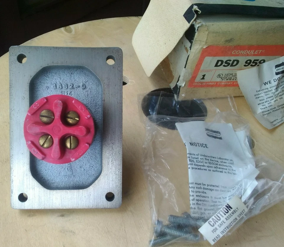Crouse-Hinds DSD 959 Conjunto de Botón Operado Frontal Cubierta Lugares Peligrosos Foto 3 de 4