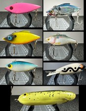 ☆ Group of 7 - BOMBER / ZOO DOG? / UNIDENTIFIED RATTLERS - Fishing Lures ☆1701