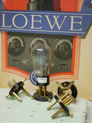 4-poliger Europa Röhren Sockel Tube Socket Röhrenfassung Re604 RGN4004 Neu / NOS - Bild 1 von 4