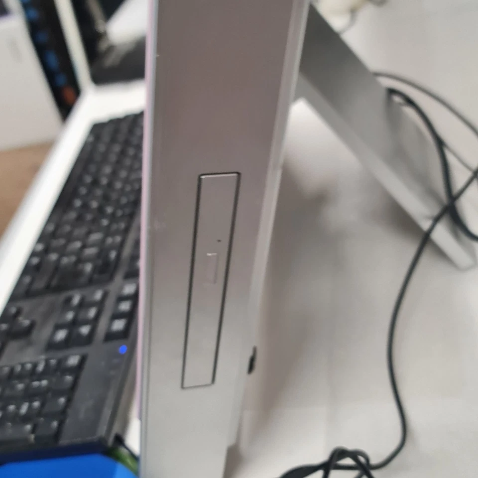 Sony VAIO VGC-JS1E/P All-in-One Desktop PC - Win 10, 4GB RAM, 500GB HDD - Image 2 of 4