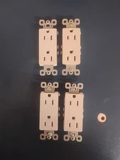 Leviton 15A  125V White Decora Tamper Resistant Duplex Receptacles LOT OF4🔔