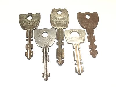 Assorted Master Lock Padlock Keys, Set of 5 - Locksmith | eBay
