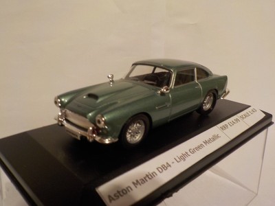 Aston-Martin-DB4---Green-Metallic,-Diecast-Metal-Model,-1-...