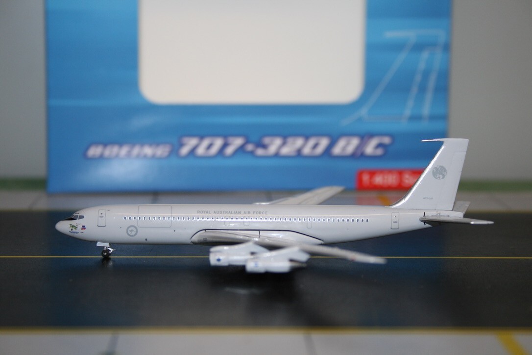 Aeroclassics 1:400 RAAF Boeing 707-300 A20-261 (AC411308) Die-Cast