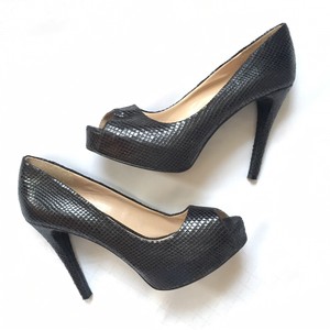 guess black peep toe heels