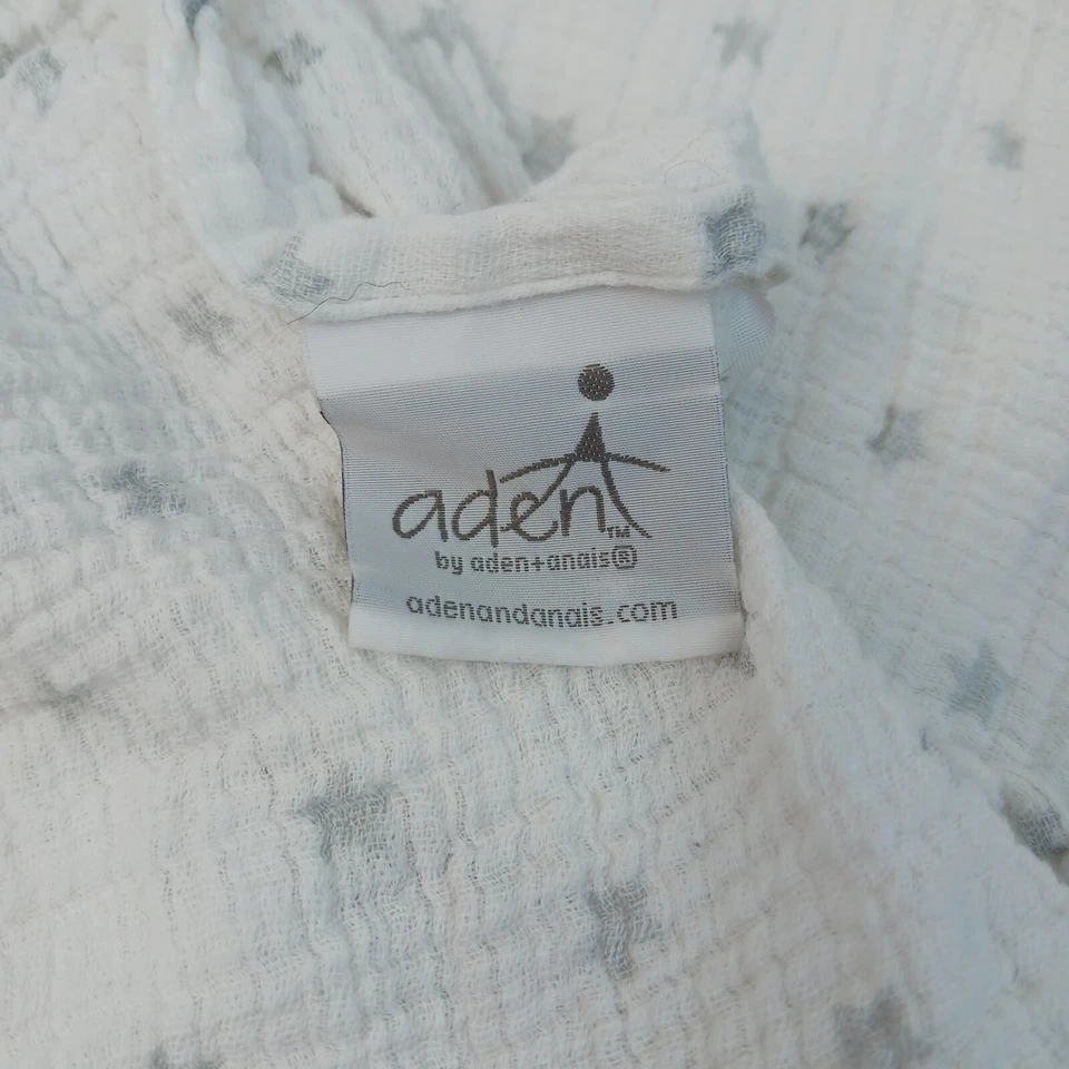 Funda Almohadilla Cambiadora aden + anais Essentials, 100% Algodón Muselina Suave Gris Estrellas Foto 2 de 4