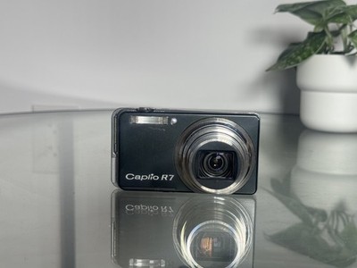 Ricoh Caplio R7 8.2MP Compact Digital Cam 7.1x Zoom Black w