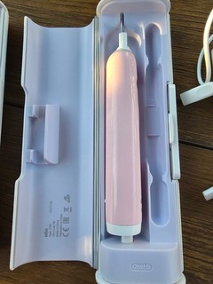 2 Oral B 3760 mit Reiseetui