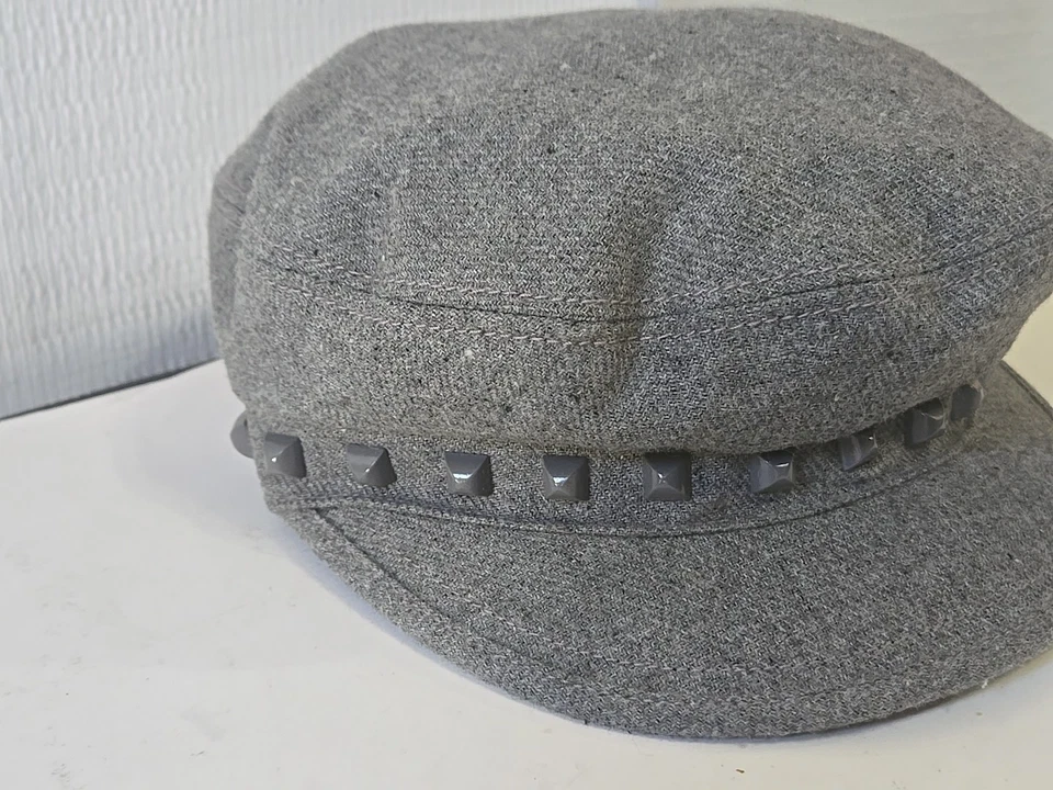 Gorra Juicy Couture para mujer vintage gris con tachuelas ala bebop logotipo gorra talla única Y2K Foto 3 de 4