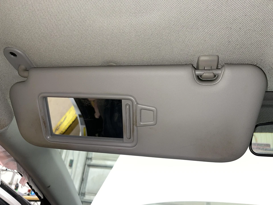 17-20 HYUNDAI ELANTRA Sun Visor Left SEDAN ONLY GRAY W/O SUNROOF W/O EXTENSION Foto 2 de 2
