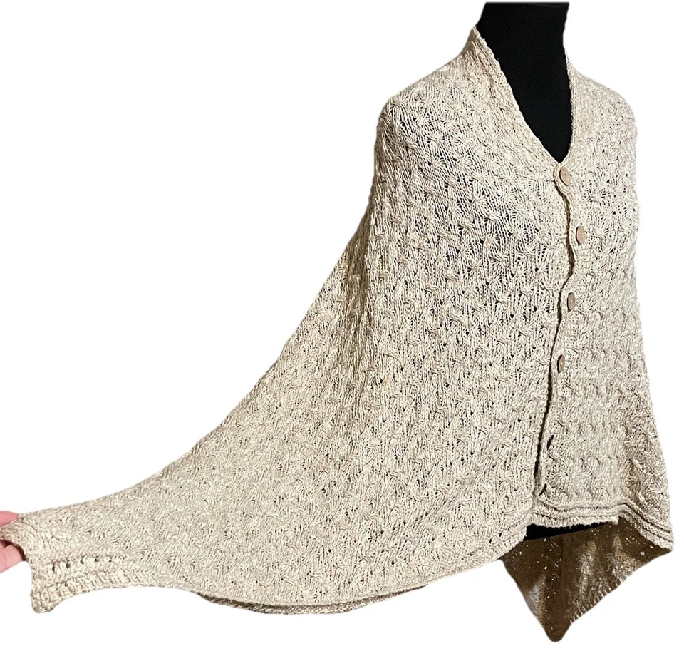 Poncho de punto irlandés Carraig Donn chal envolvente capa abotonada mezcla de lino boho beige Foto 2 de 4