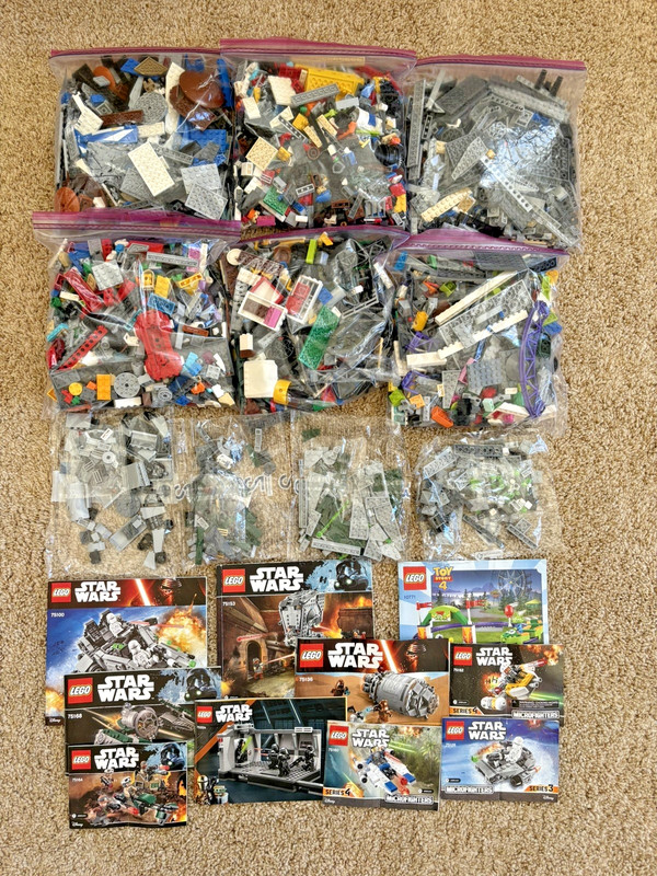 10+ lb lot of Lego bricks and parts