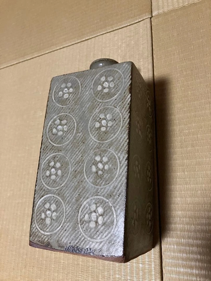 Tatsuzo Shimaoka Inlaid Flat Vase Mashiko Ware Gray Pottery with Floral Motif - Image 3 of 4