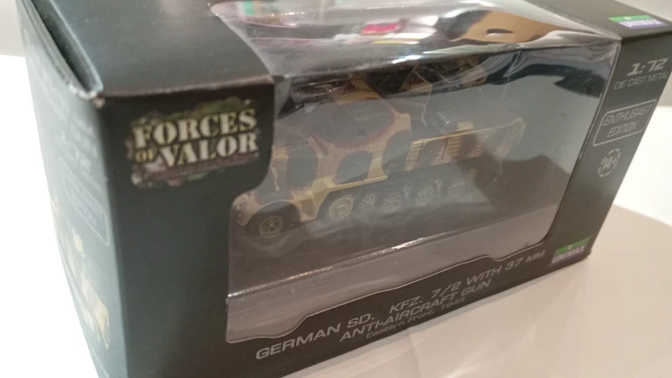 FORCES OF VALOR .GERMAN SD.KFZ.7/2(1/72 SCALE) Semi cingolato cannone antiaereo - Immagine 3 di 4