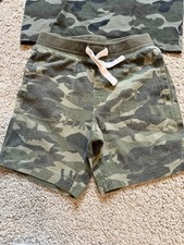 Set Of Shot and T-shirt. Gap Short Size 2 and T-shirt Size 6 Old Navy.