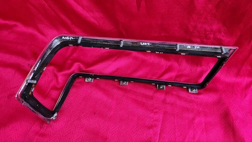 1990 91 92 CADILLAC FLEETWOOD BROUGHAM RWD DRIVER SIDE LH HEADLIGHT BEZEL TRIM - Picture 11 of 13