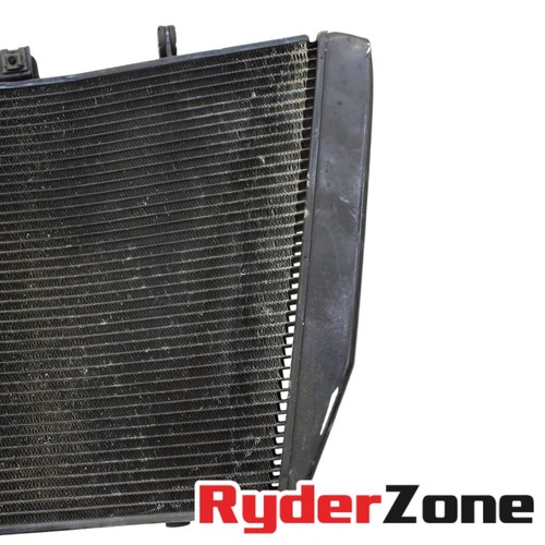SUZUKI GSXR 1000 2009-2016 RADIADOR ENFRIADOR MOTOR VENTILADOR DE REFRIGERACIÓN *DOBLADO* - Imagen 10 de 11