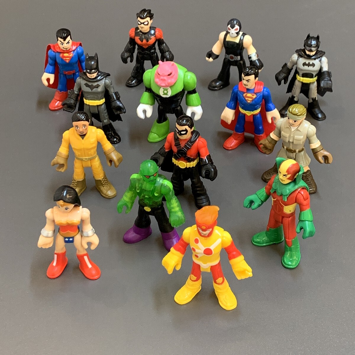 LOT 14 Fisher-Price Imaginext DC Super Friends COMICS figure ROBIN