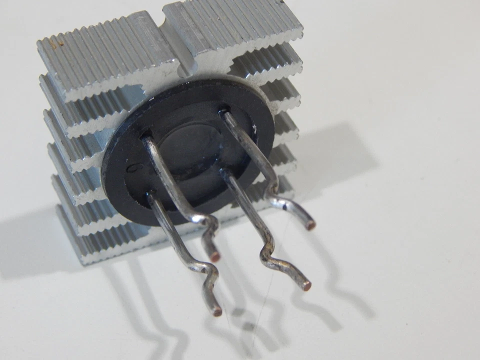 MITSUBISHI M4B51 200V 5A PUENTE ONDA COMPLETA RECTIFICADOR CON DISIPADOR DE CALOR Foto 2 de 2