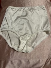VINTAGE SECOND SKIN HIGH WAISTED GRANNY PANTIES  SIZE MEDIUM  WHITE