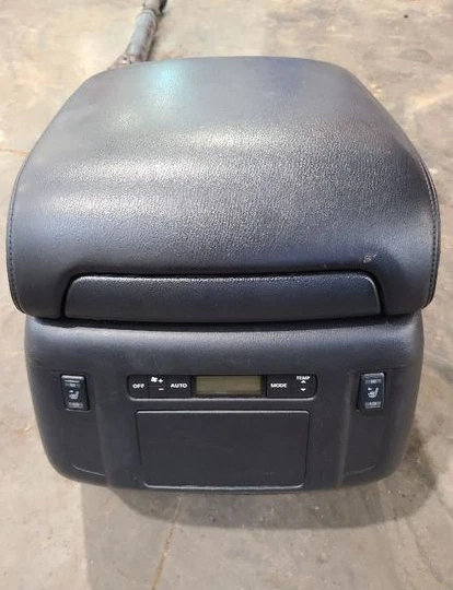 Infiniti QX56 2011-2013 consola central de piso con entretenimiento trasero negro Foto 3 de 4