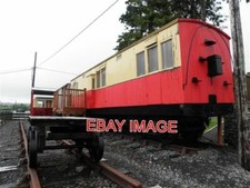 PHOTO OLD RAILWAY CARRIAGES