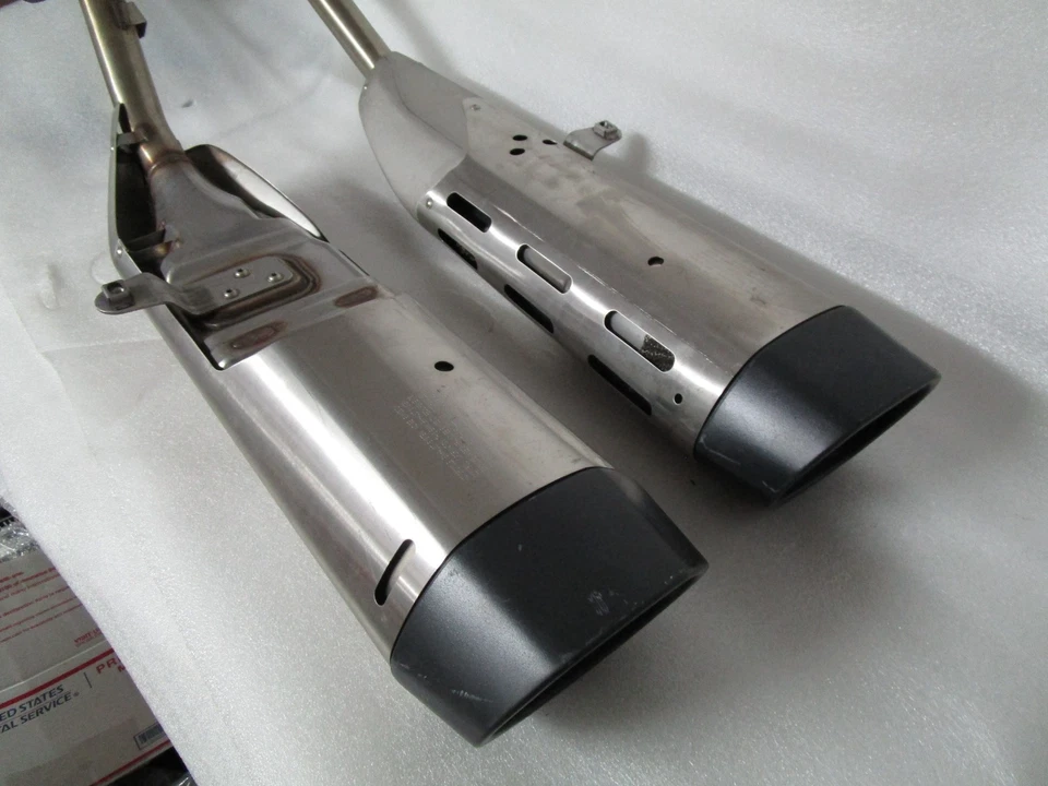 BMW K1600GT 2017 silenciadores OEM Foto 3 de 4