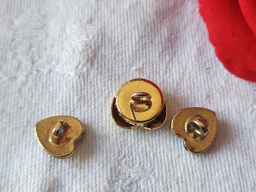 Trio mini boutons vintage en métal forme de coeur 1 et 1,2 cm D3B - Picture 3 of 3
