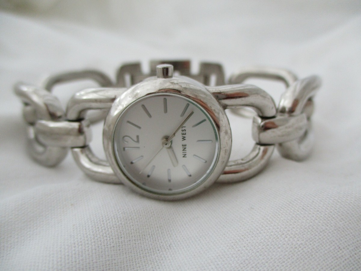 Nine Wst Watch Silver Toned Link Band Round Face Elegant  display picture 2