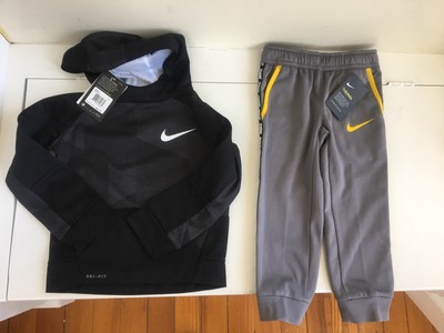 nike sweatpants and sweatshirt