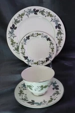 Royal Doulton BURGUNDY 4 Pc Place SettingTranslucent China Plates Teacup